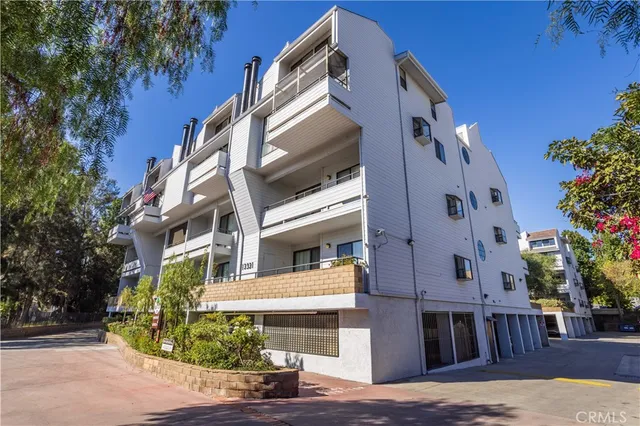$649,999 | 13331 Moorpark Street, Unit 319, Sherman Oaks, CA 91423