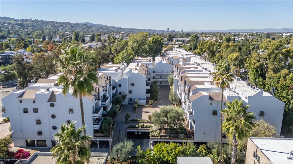 13331 Moorpark Street, Unit 319 Sherman Oaks, CA 91423 - Photo 45 of 46 an aerial view of multiple house