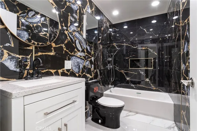 $649,999 | 13331 Moorpark Street, Unit 319, Sherman Oaks, CA 91423