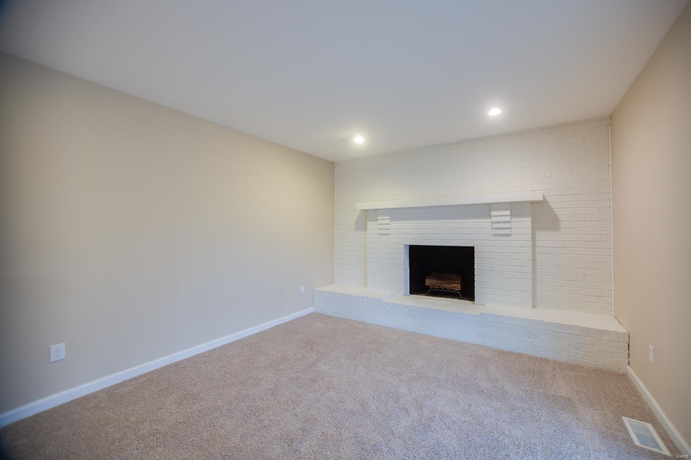 40 Roland Lane St. Peters, MO 63376 - Photo 6 of 22 Gallery Image 6