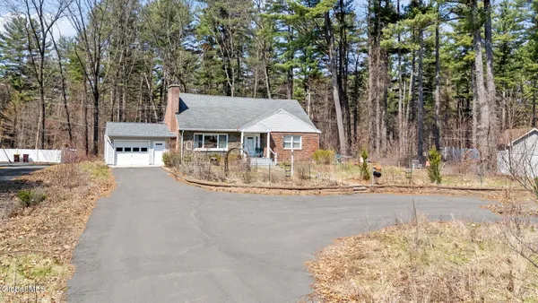 $399,900 | 49 B Fletcher Road, Guilderland, NY 12203