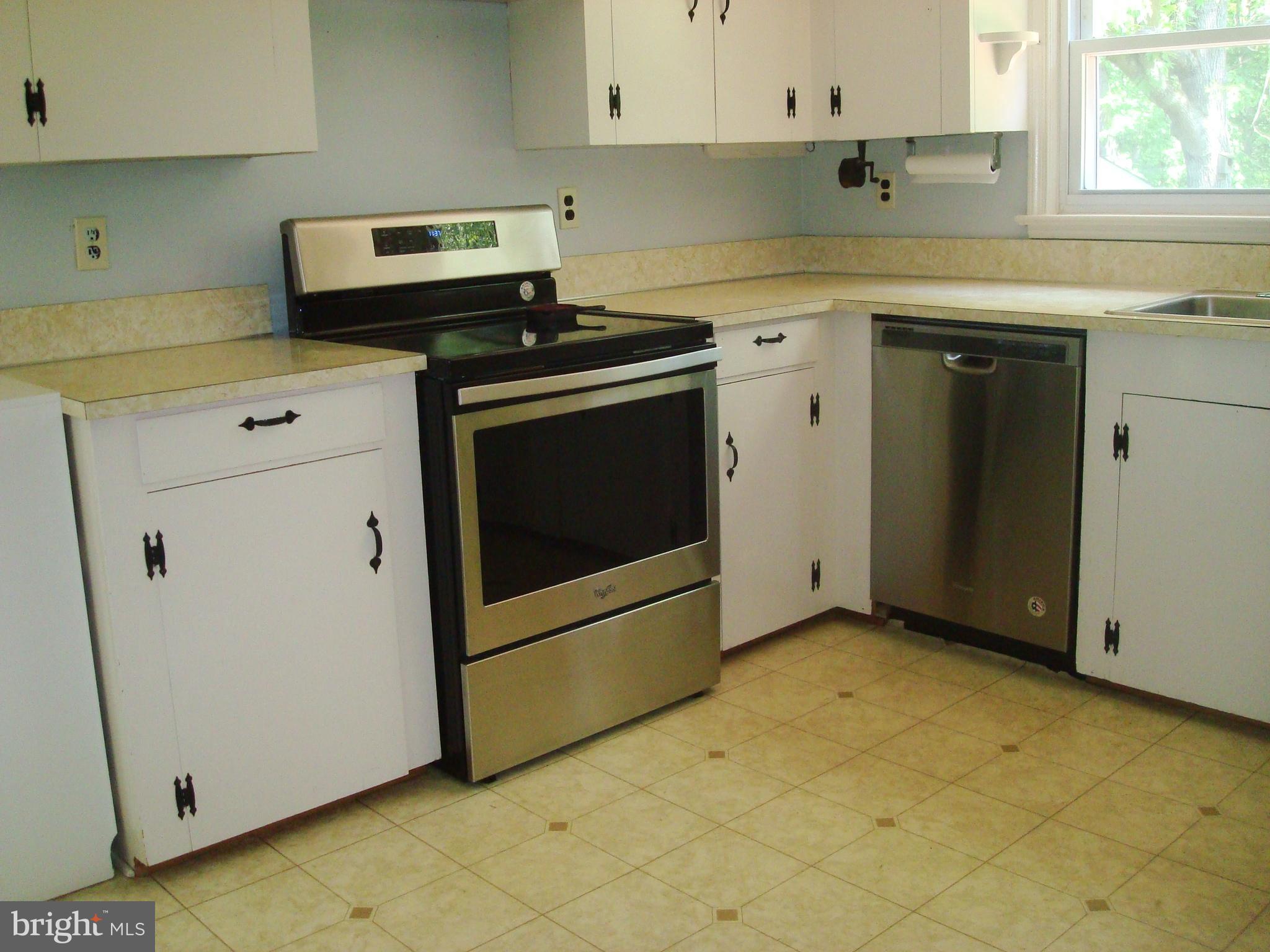 11900 Smithfield Road Manassas, VA 20112 - Photo 2 of 28 Kitchen