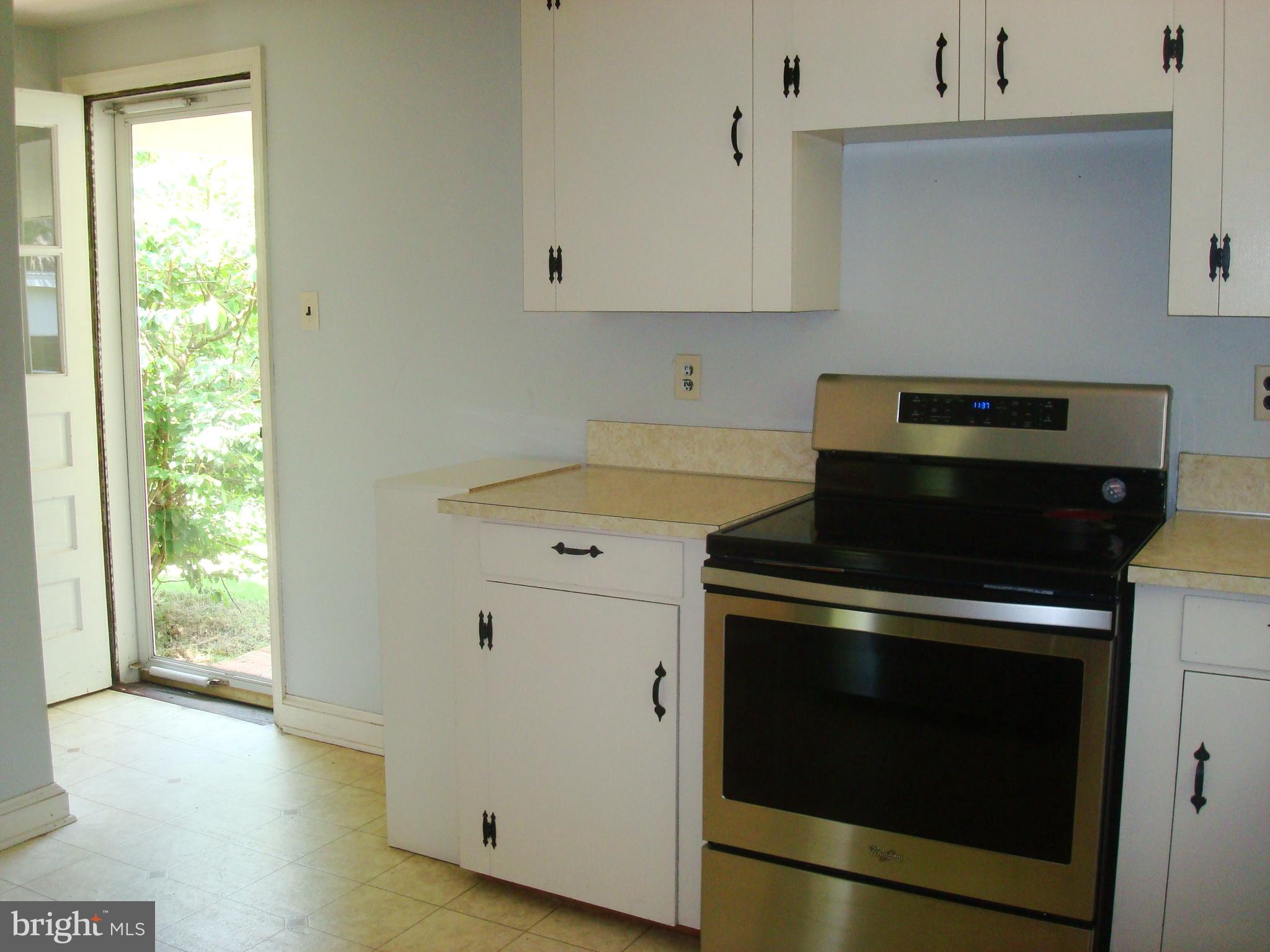 11900 Smithfield Road Manassas, VA 20112 - Photo 11 of 28 Kitchen