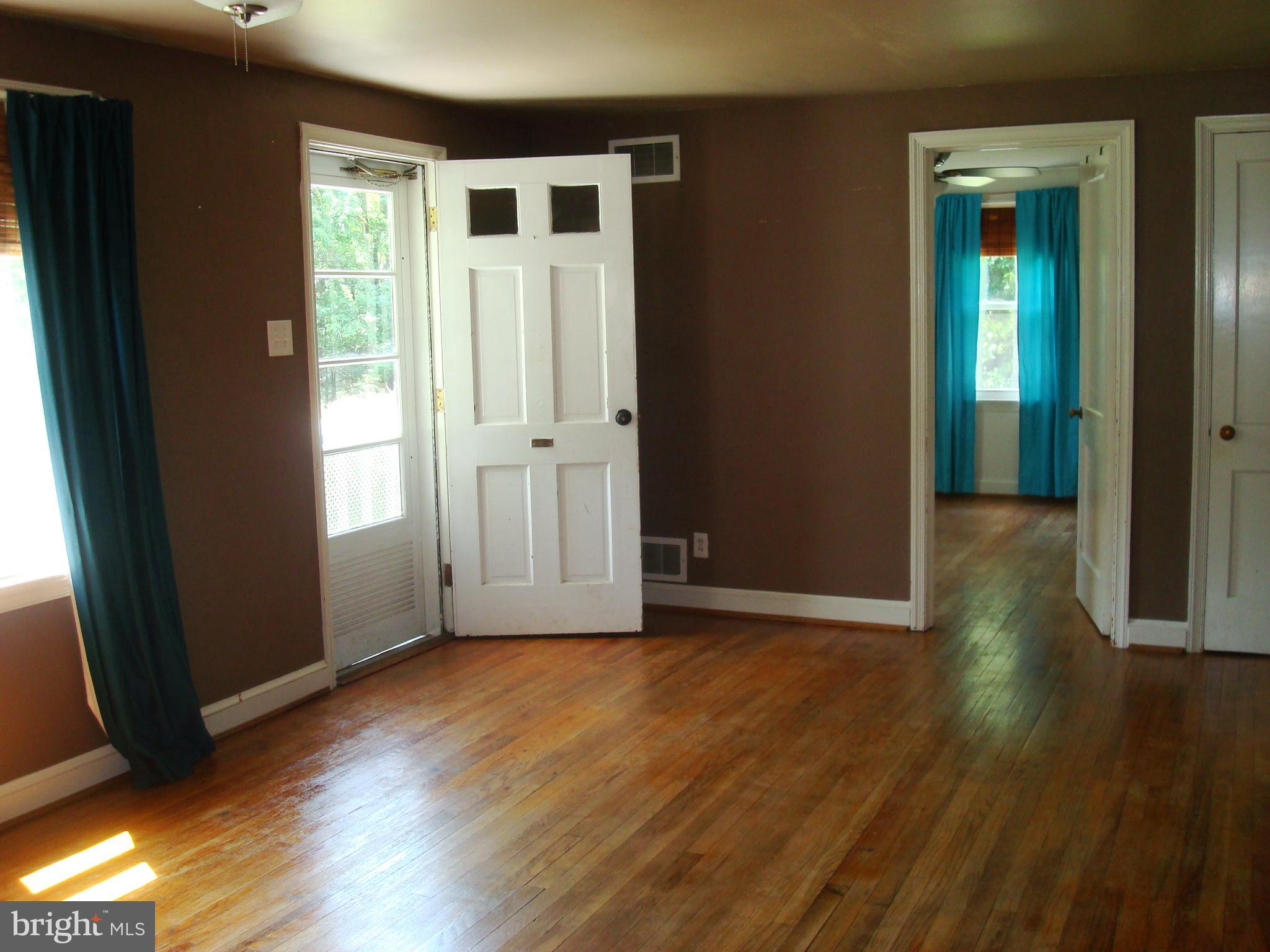 11900 Smithfield Road Manassas, VA 20112 - Photo 12 of 28 Family Room