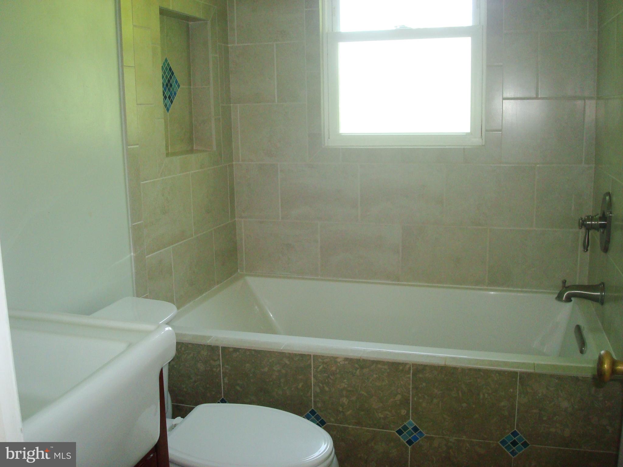 11900 Smithfield Road Manassas, VA 20112 - Photo 17 of 28 Bath