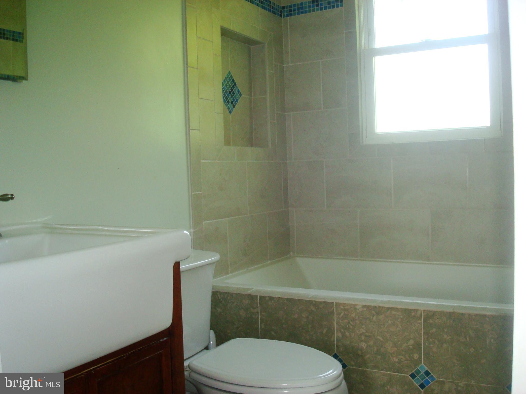 11900 Smithfield Road Manassas, VA 20112 - Photo 3 of 28 Bath