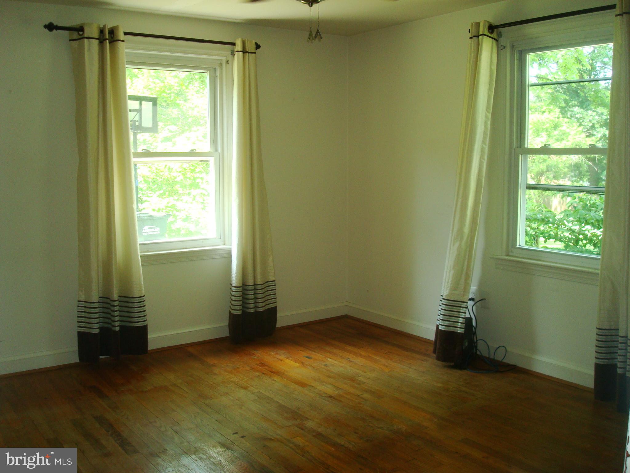 11900 Smithfield Road Manassas, VA 20112 - Photo 21 of 28 Bedroom