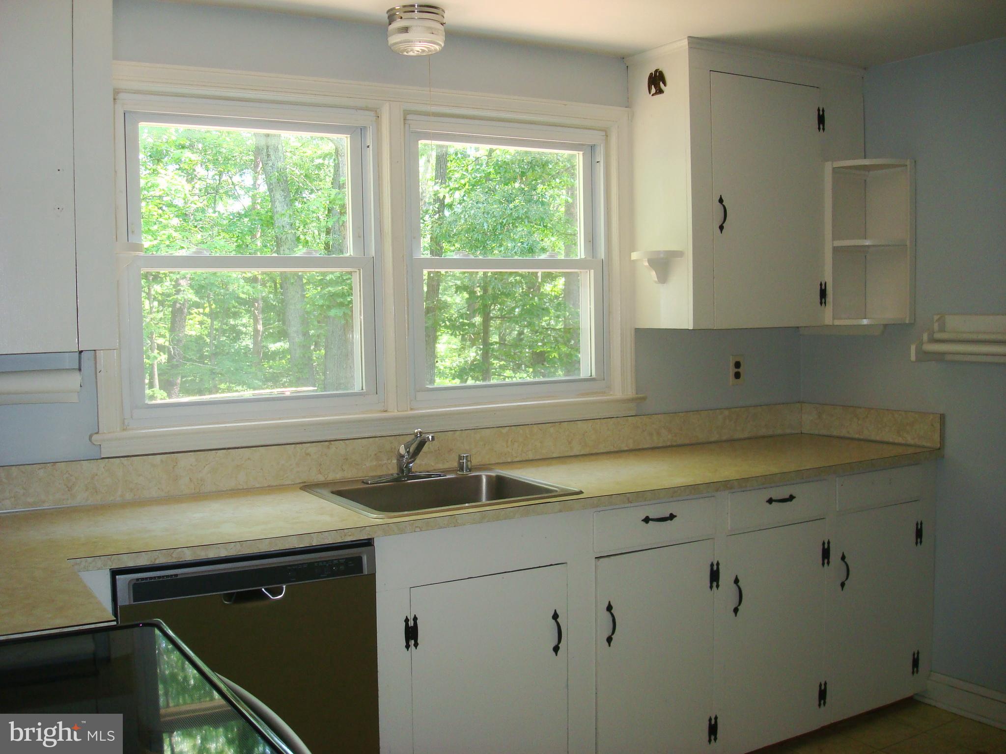 11900 Smithfield Road Manassas, VA 20112 - Photo 4 of 28 Kitchen