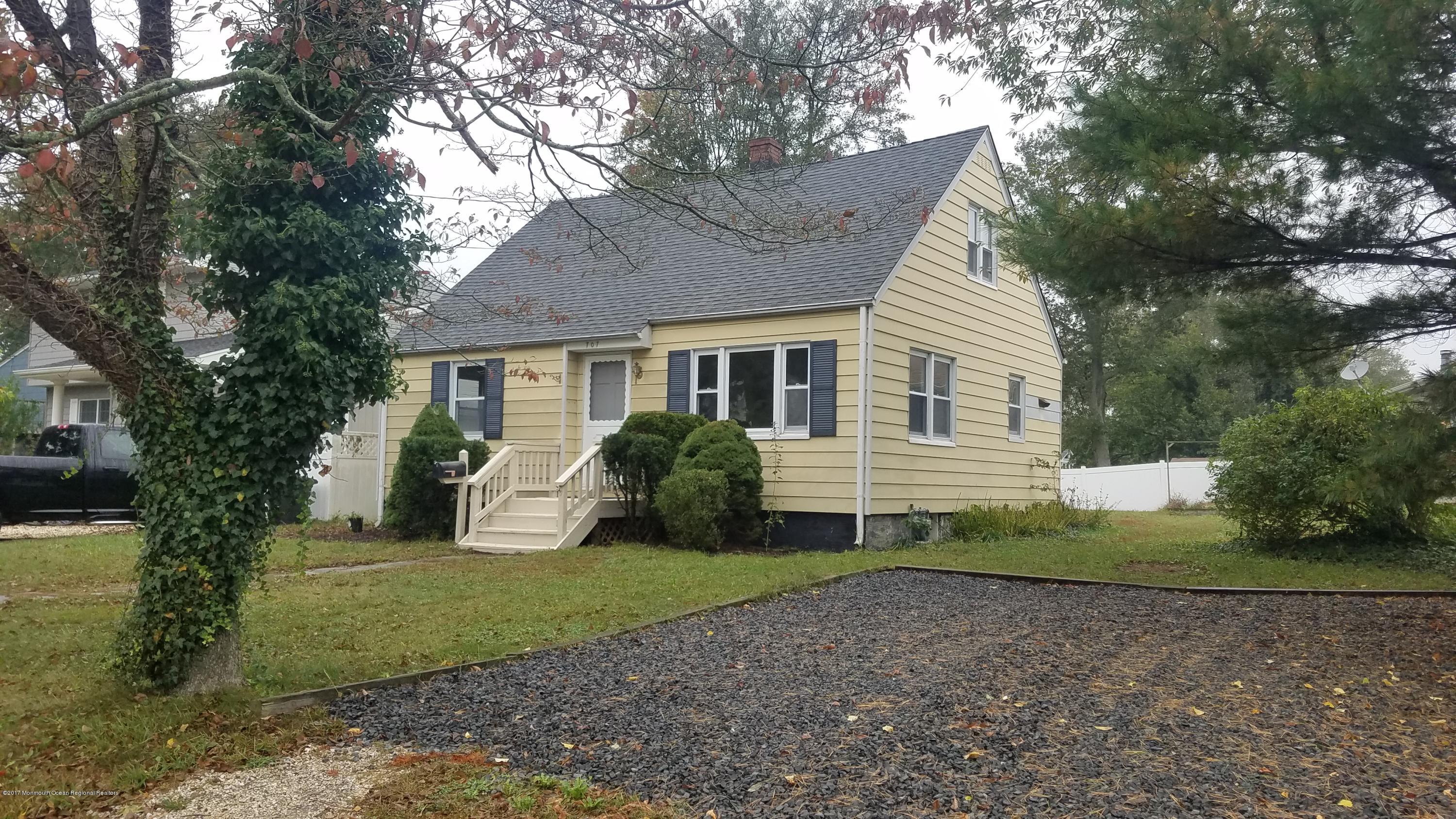 707 Old Farm Road Point Pleasant, NJ 08742 - Photo 1 of 25 20171014_092924