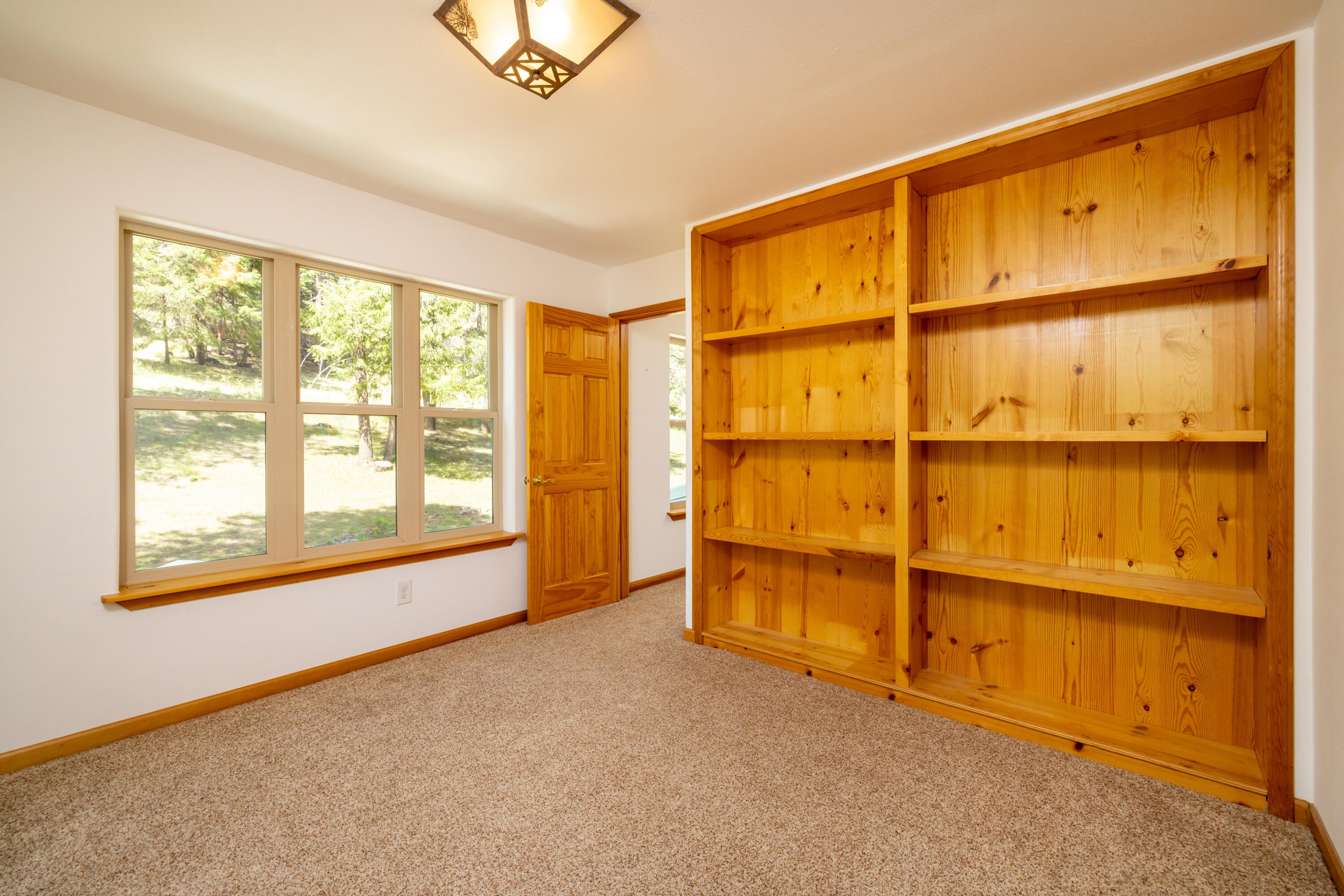 11550 Simpson Canyon Road Klamath Falls, OR 97601 - Photo 28 of 80 built-in storage