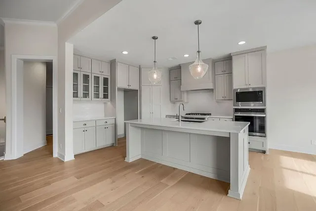 $753,450 | 2509 West 175th Street, Overland Park, KS 66085