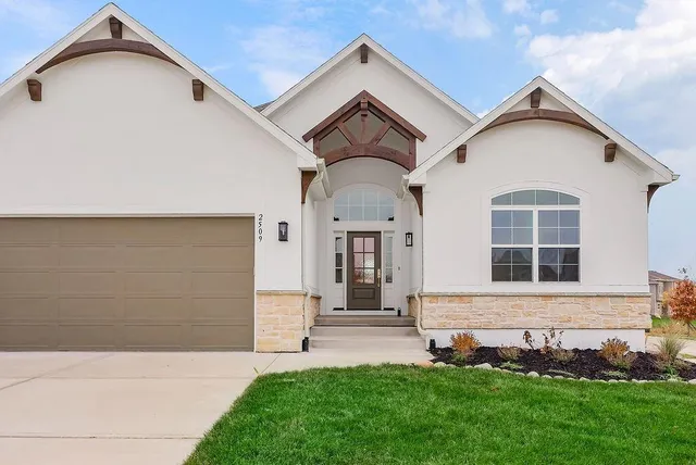 $753,450 | 2509 West 175th Street, Overland Park, KS 66085