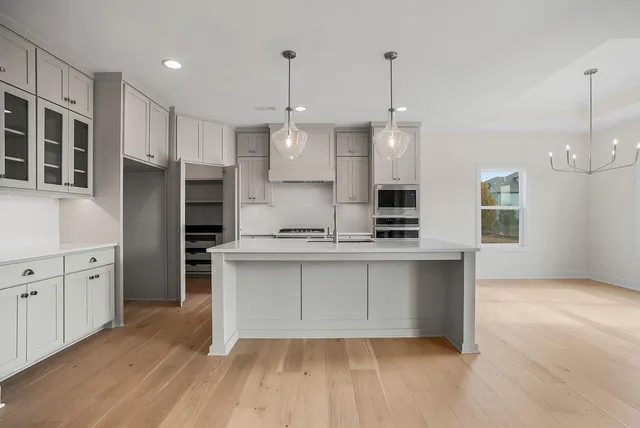 $753,450 | 2509 West 175th Street, Overland Park, KS 66085