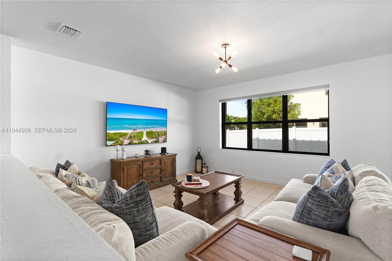 3573 West 93rd Place Hialeah, FL 33018 - Photo 6 of 38