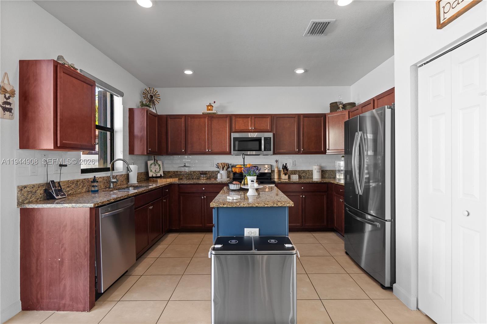 3573 West 93rd Place Hialeah, FL 33018 - Photo 8 of 38