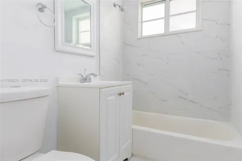 $1,800 | 6913 Rue Vendome, Unit 4, Miami Beach, FL 33141