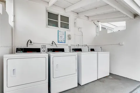 $1,800 | 6913 Rue Vendome, Unit 4, Miami Beach, FL 33141