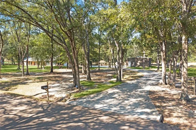 $575,000 | 22399 Longleaf Drive, Covington, LA 70435