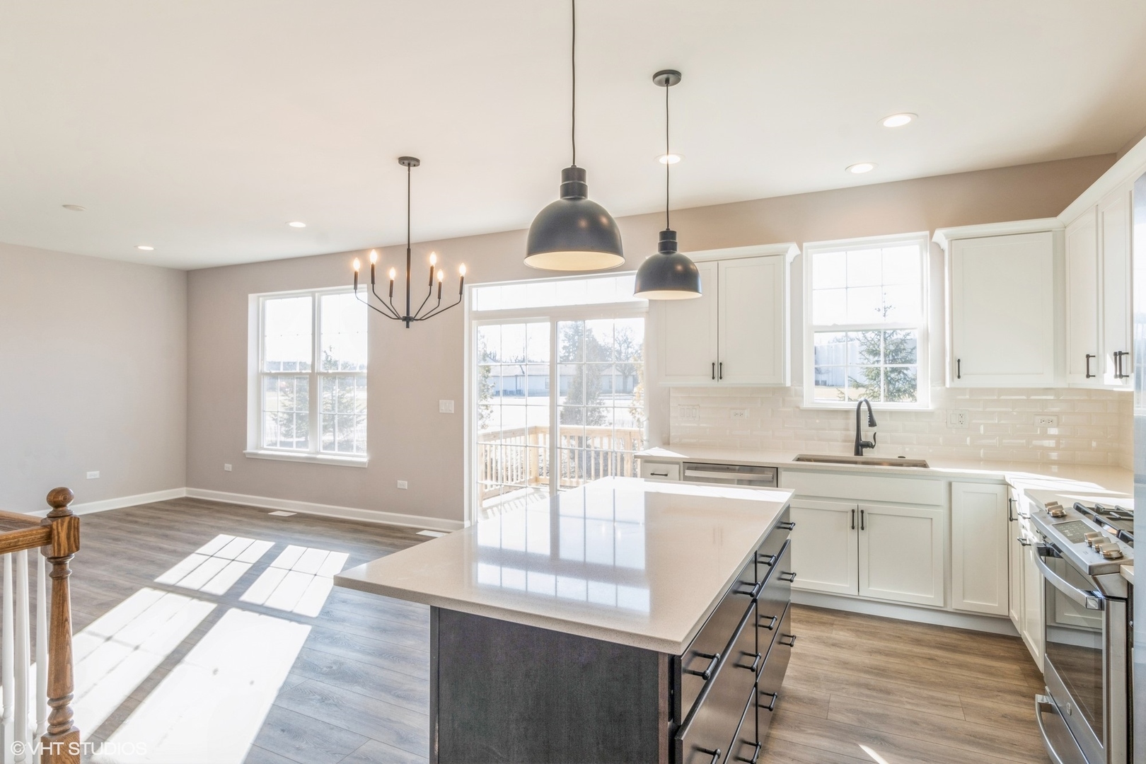 576 Madison Lane Elgin, IL 60123 - Photo 3 of 19