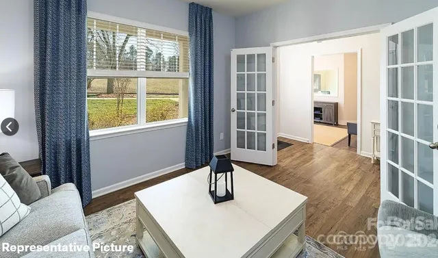 a view of livingroom with furniture