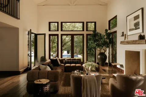 $8,000,000 | 1046 North Norman Place, Los Angeles, CA 90049