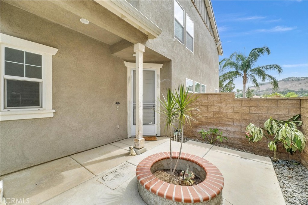 5654 Mapleview Drive Riverside, CA 92509 - Photo 4 of 31
