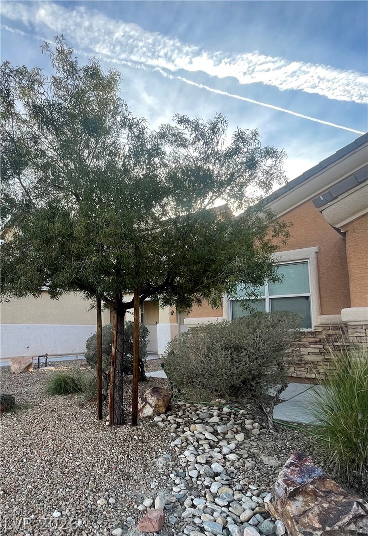 5625 North Lookout Crest Street North Las Vegas, NV 89031 - Photo 4 of 29 Easy care front and back yard