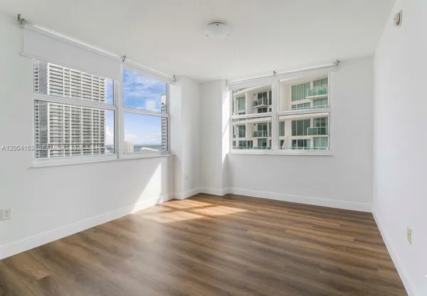 $3,500 | 31 Southeast 5th Street, Unit 3210, Miami, FL 33131