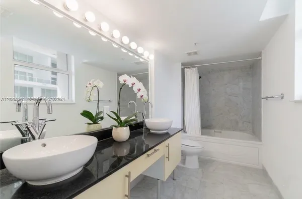 $3,500 | 31 Southeast 5th Street, Unit 3210, Miami, FL 33131