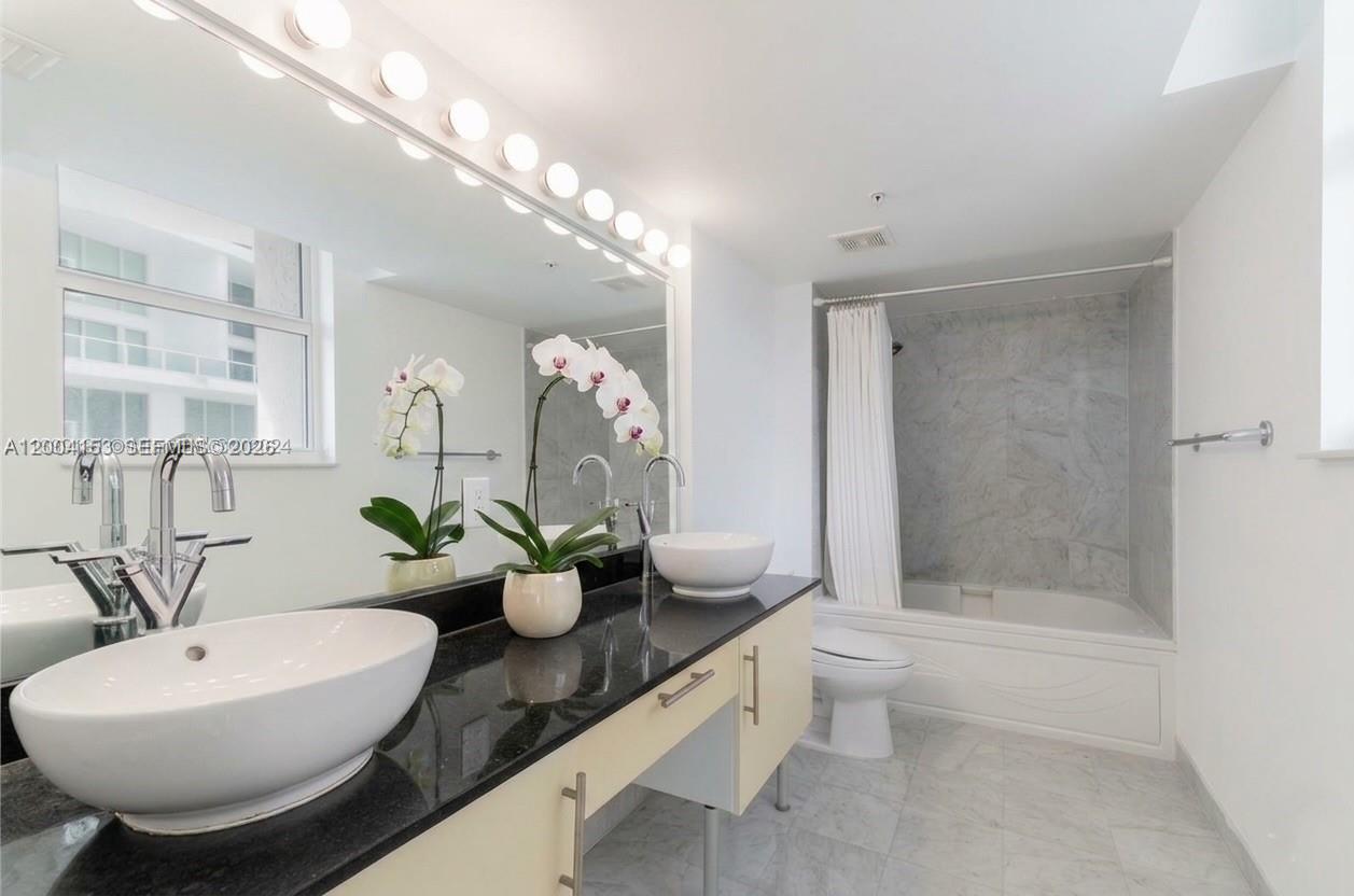 31 Southeast 5th Street, Unit 3210 Miami, FL 33131 - Photo 6 of 9