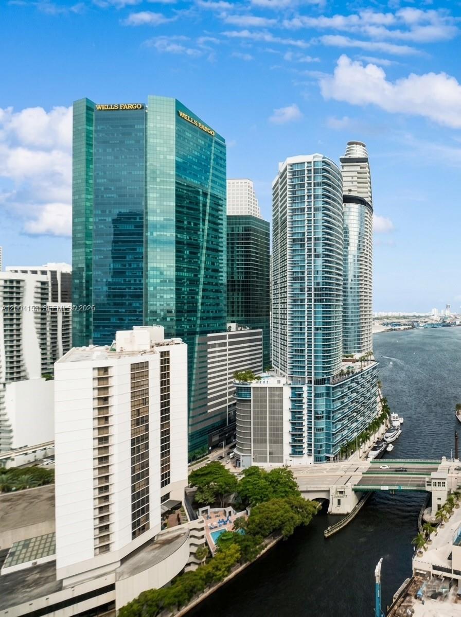 31 Southeast 5th Street, Unit 3210 Miami, FL 33131 - Photo 8 of 9