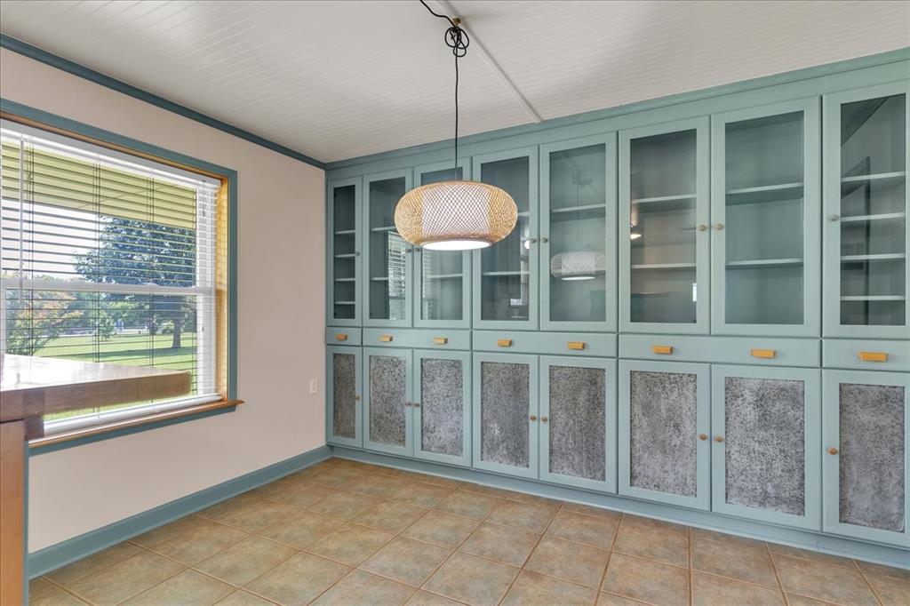1900 South Duncanville Road Red Oak, TX 75154 - Photo 14 of 39 Breakfast area and built-ins; you'll never run out of storage!
