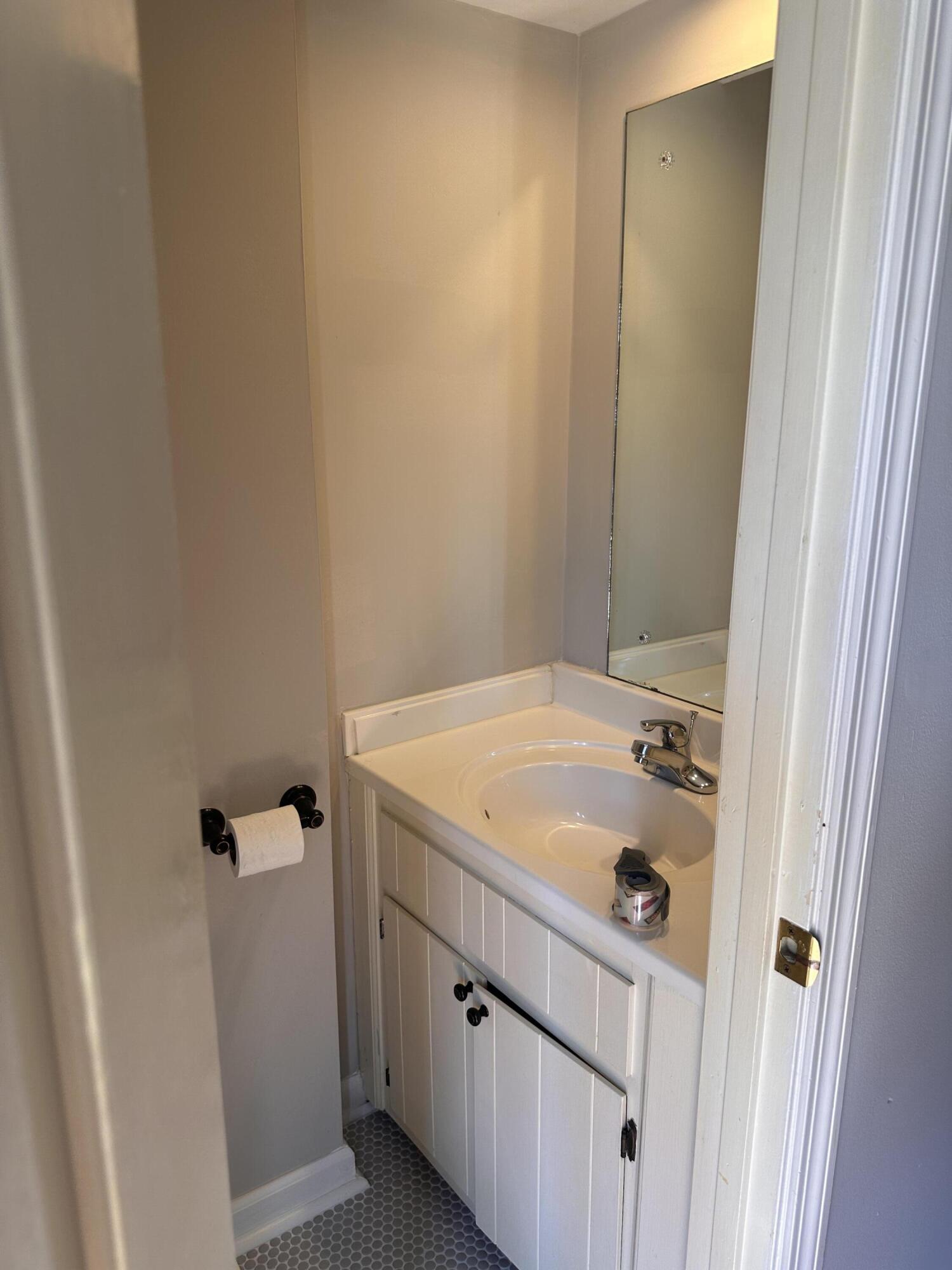 1010 Hickman Road Augusta, GA 30904 - Photo 3 of 10 Half bath