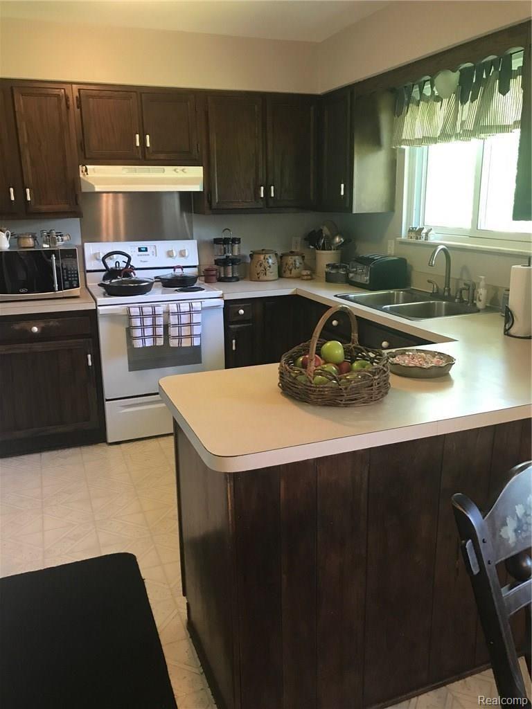 8116 Hemingway Road Howell, MI 48855 - Photo 30 of 33 8116kit.JPG