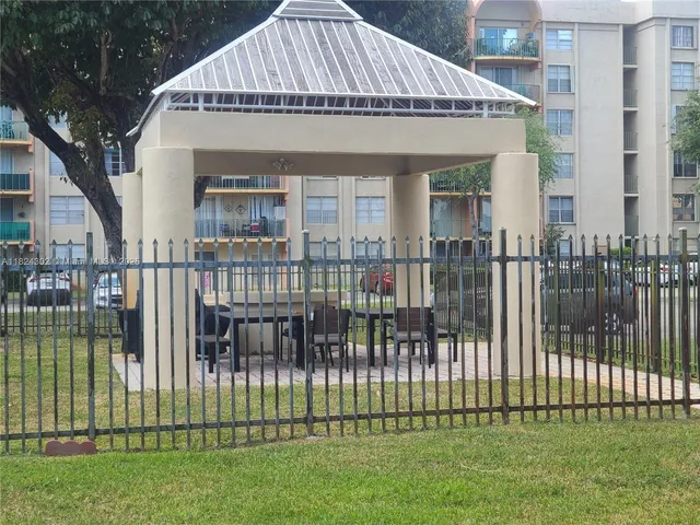 $2,800 | 9300 Fontainebleau Boulevard, Unit E406, Miami, FL 33172