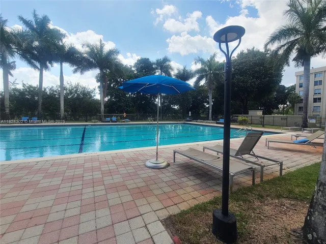 $2,800 | 9300 Fontainebleau Boulevard, Unit E406, Miami, FL 33172