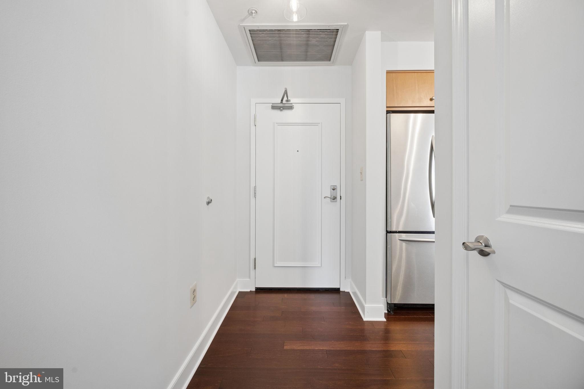 675 President Street, Unit 2002 Baltimore, MD 21202 - Photo 32 of 37 Entry