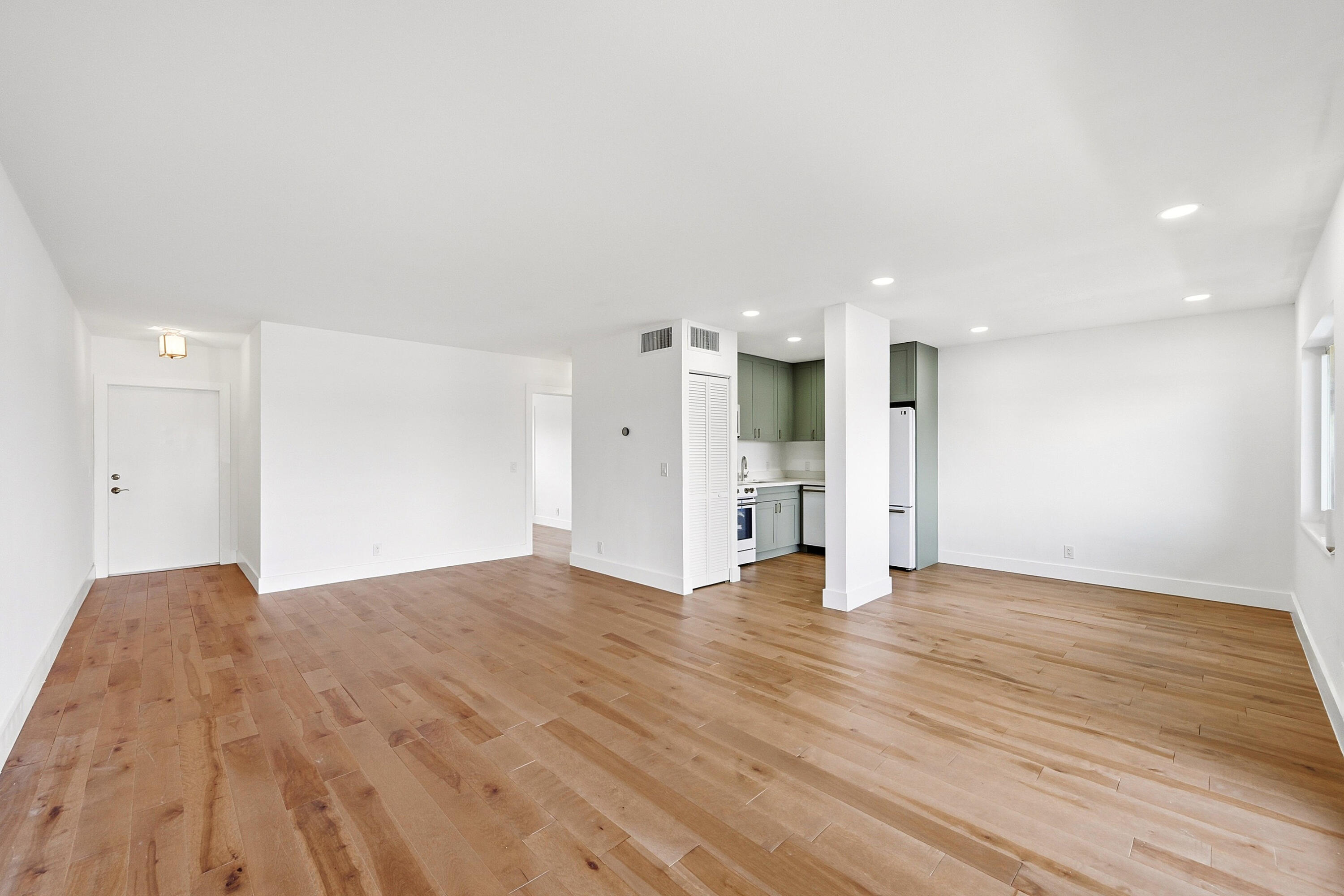 1201 South Riverside Drive, Unit 306 Pompano Beach, FL 33062 - Photo 11 of 53 05_living room