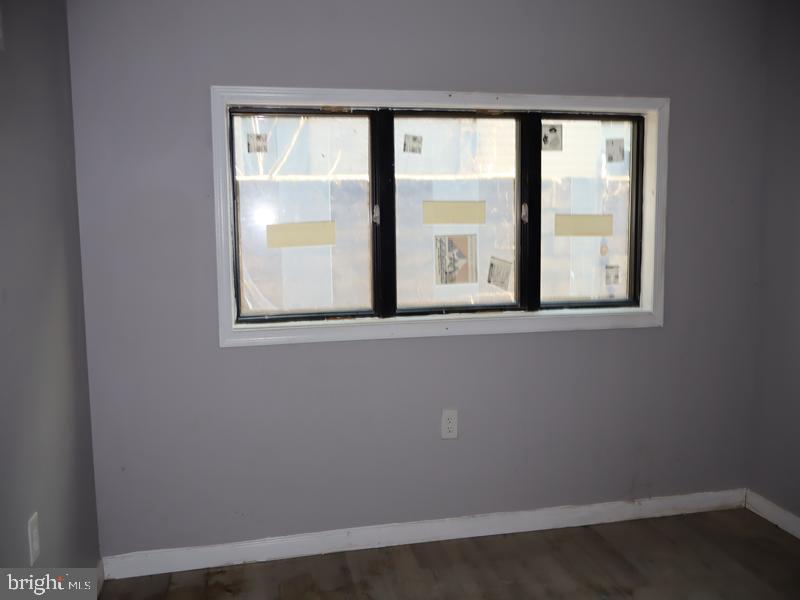 1753 North 27th Street Philadelphia, PA 19121 - Photo 23 of 38 an empty room with window