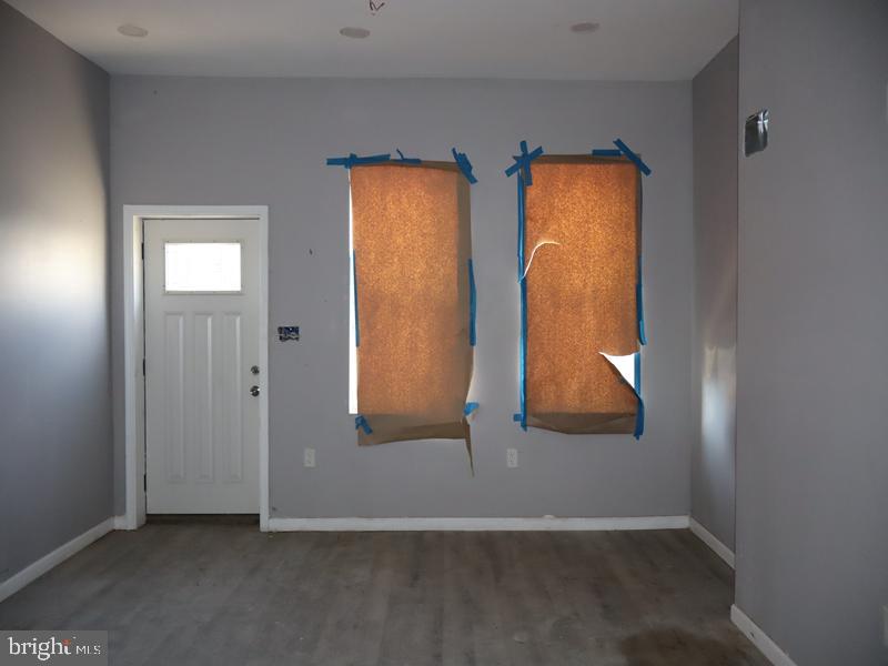 1753 North 27th Street Philadelphia, PA 19121 - Photo 25 of 38 an empty room that has a window