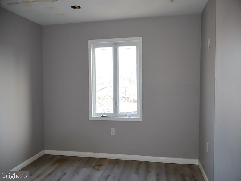 1753 North 27th Street Philadelphia, PA 19121 - Photo 33 of 38 an empty room with a window
