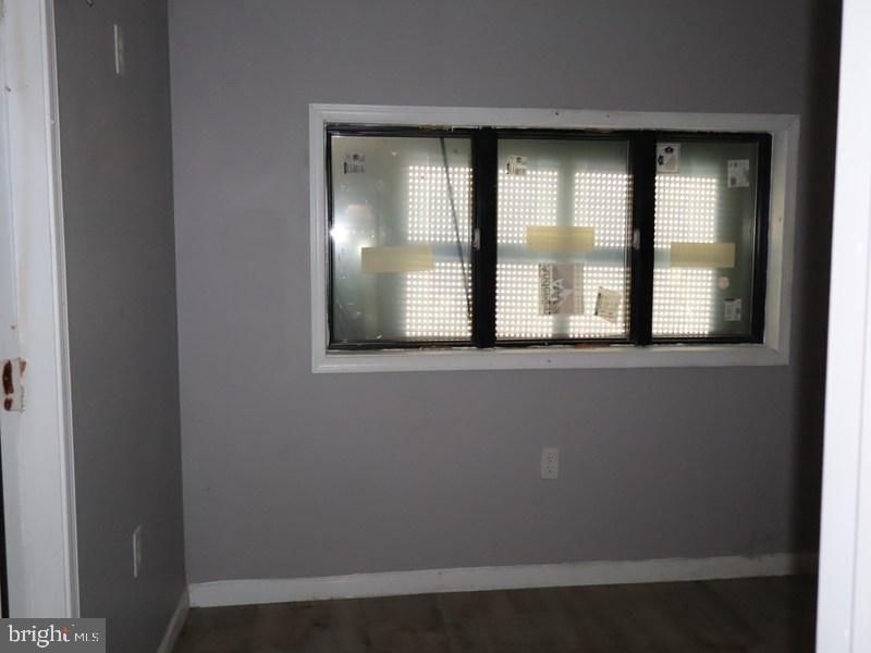 1753 North 27th Street Philadelphia, PA 19121 - Photo 4 of 38 an empty room with large window and mirror