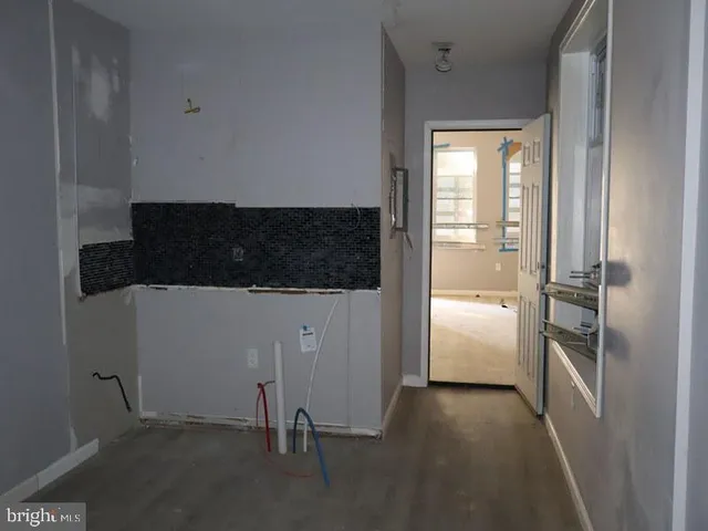 a view of utility room