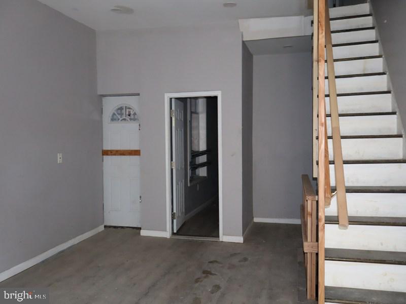 1753 North 27th Street Philadelphia, PA 19121 - Photo 8 of 38 an empty room with windows