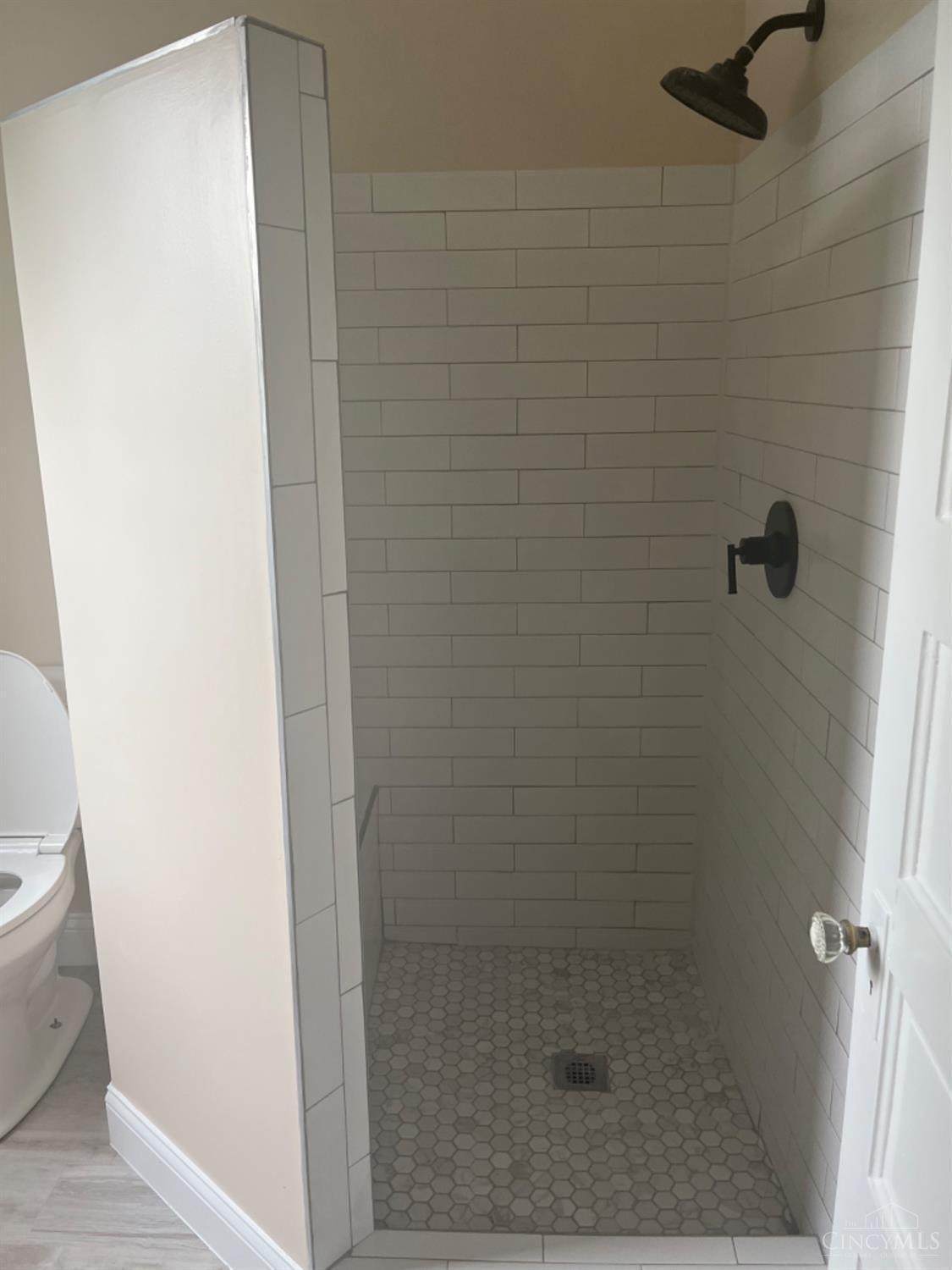 1544 Adams Road Cincinnati, OH 45231 - Photo 6 of 23 Gallery Image 6