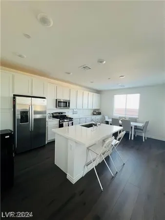 $2,300 | 3284 Viola Hills Avenue, Henderson, NV 89044