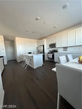 $2,300 | 3284 Viola Hills Avenue, Henderson, NV 89044