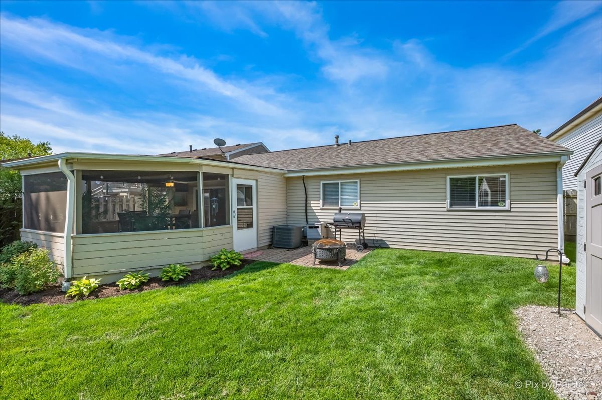 575 Rodenburg Road Roselle, IL 60172 - Photo 4 of 24