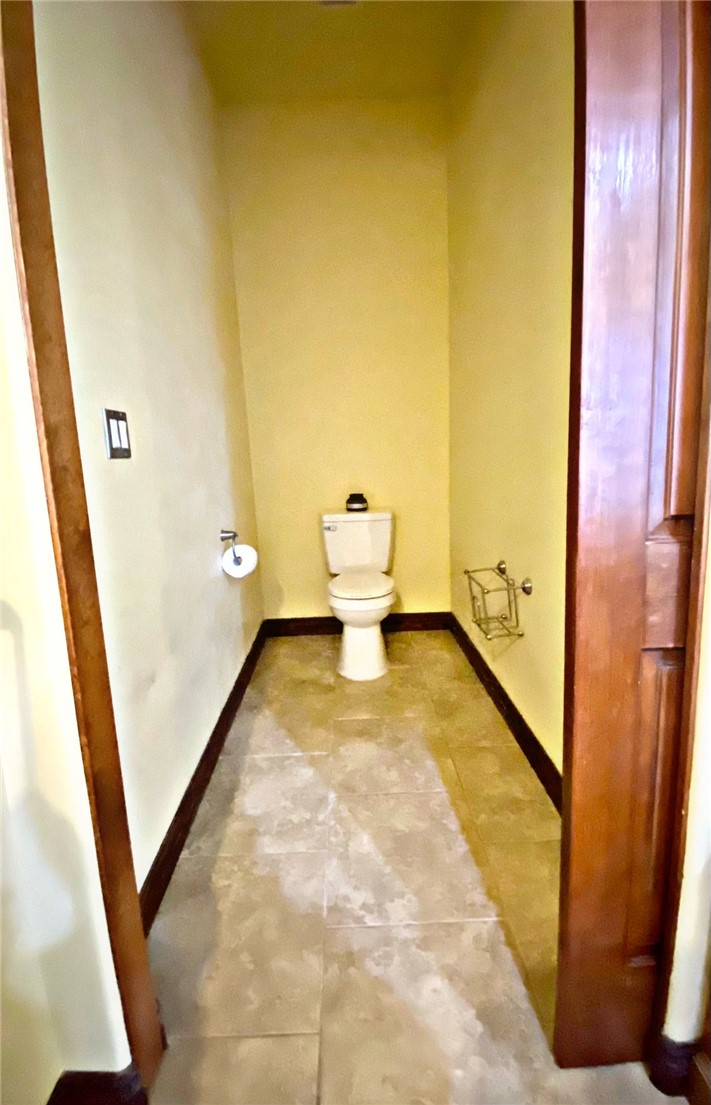 21038 South Cheyenne Road Yucca, AZ 86438 - Photo 40 of 98 Bathroom featuring light tile flooring