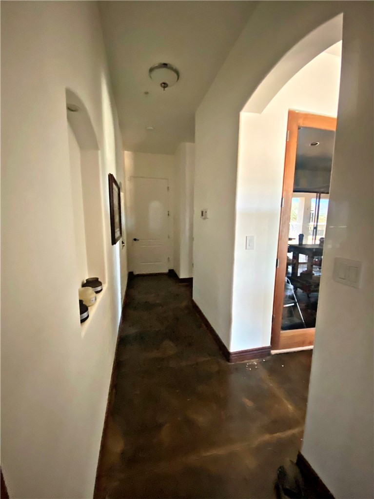 21038 South Cheyenne Road Yucca, AZ 86438 - Photo 56 of 98 View of hallway